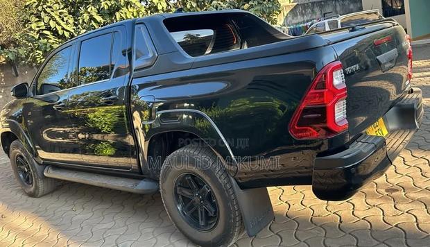 Toyota Hilux 2023 Black