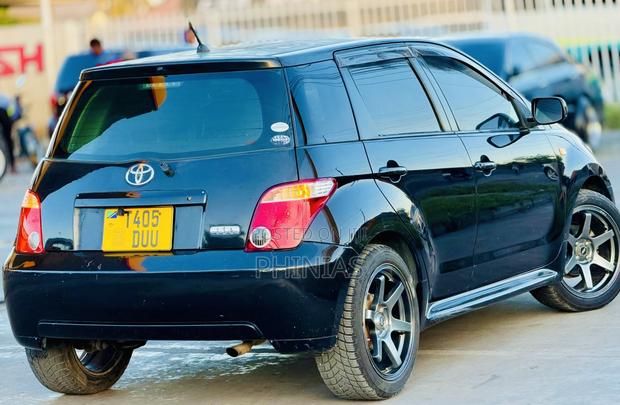 Toyota IST 2005 Black