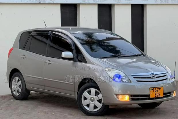 Toyota Corolla Spacio 2005 Gold