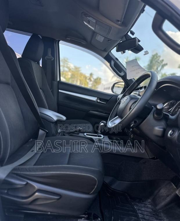 Toyota Hilux Revo Double Cab Deisel 2.4 AWD 2022 Pearl