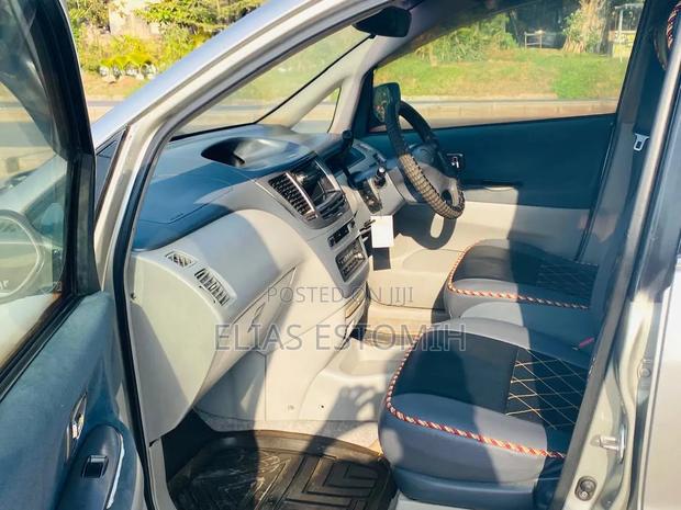 Toyota Nadia 2.0 150hp FWD 2000 Silver