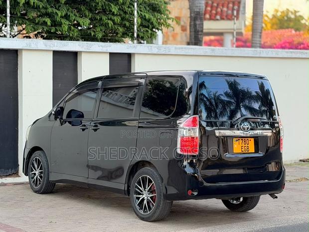 Toyota Noah 2009 Black