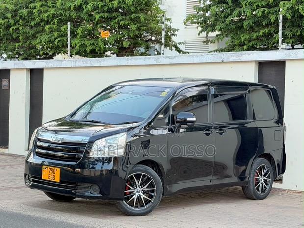 Toyota Noah 2009 Black