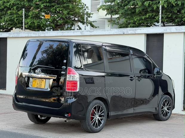 Toyota Noah 2009 Black