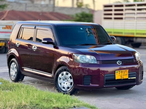 Toyota Corolla Rumion 2010 Burgundy
