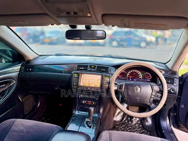 Toyota Crown Royale 2005 Black