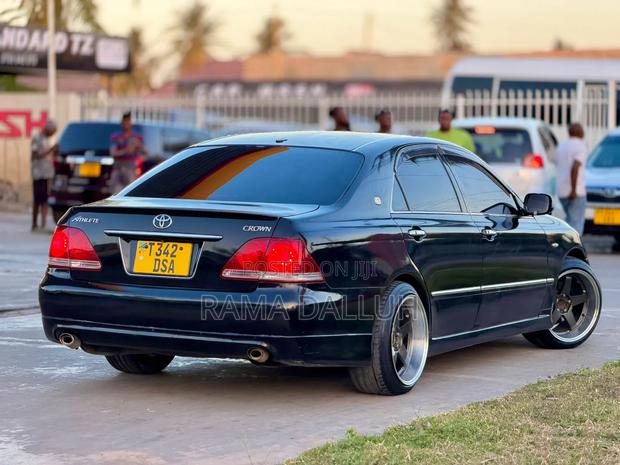 Toyota Crown Royale 2005 Black