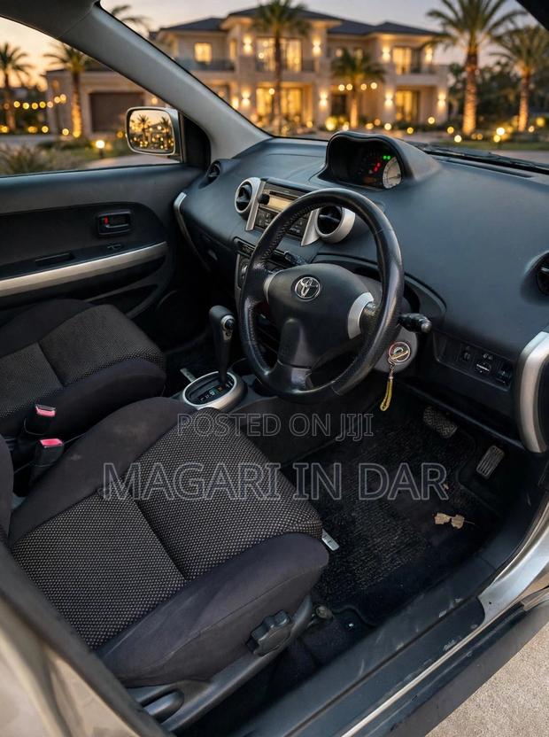 Toyota IST 2004 Gold