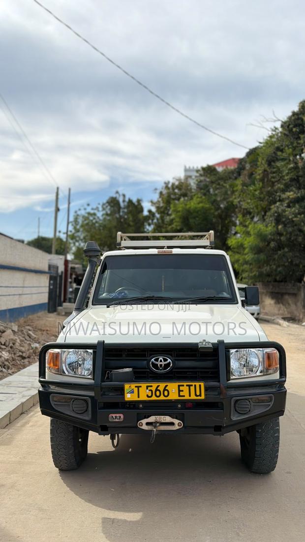 Toyota Land Cruiser 2020 White