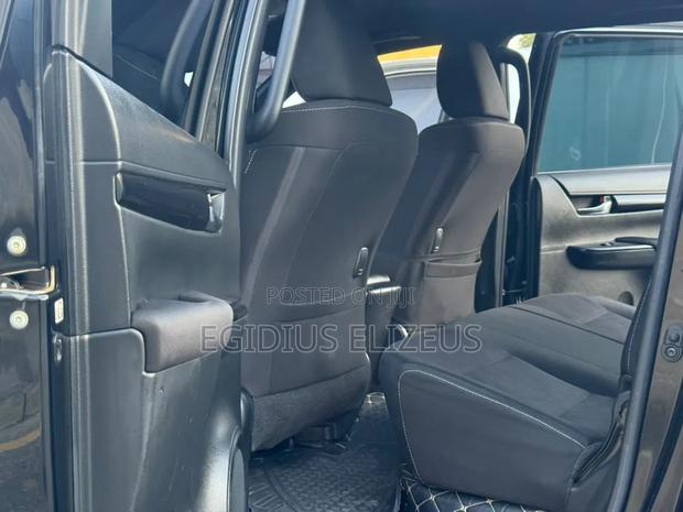 Toyota Hilux 2020 Black