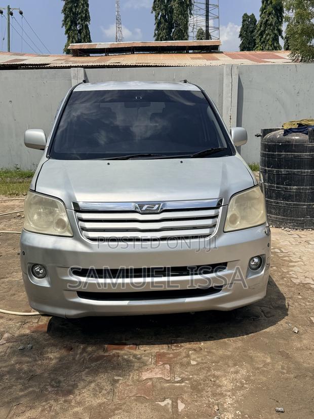Toyota Noah 2.0 FWD (8 Seater) 2003 Silver