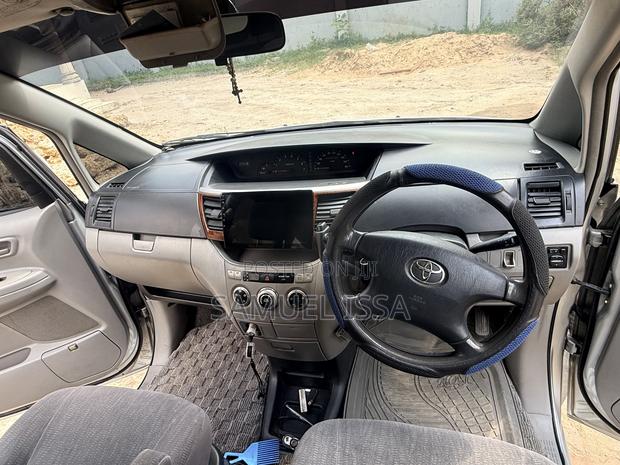 Toyota Noah 2.0 FWD (8 Seater) 2003 Silver