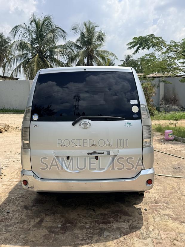 Toyota Noah 2.0 FWD (8 Seater) 2003 Silver
