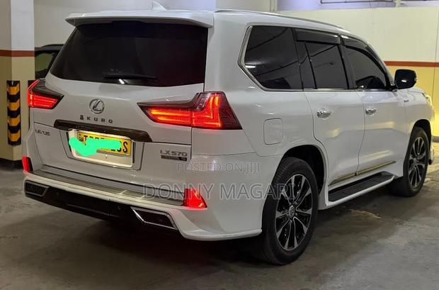 Toyota Land Cruiser 2021 White