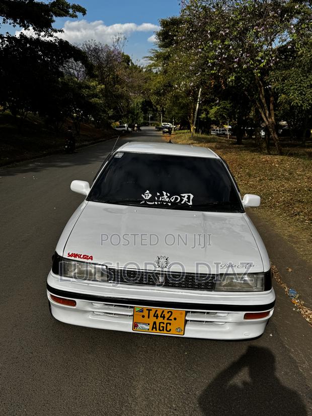 Toyota Corolla Sedan 1989 White