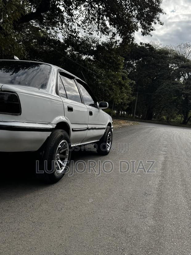 Toyota Corolla Sedan 1989 White