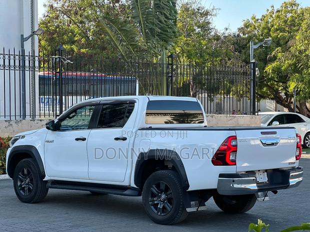 Toyota Hilux 2022 Black