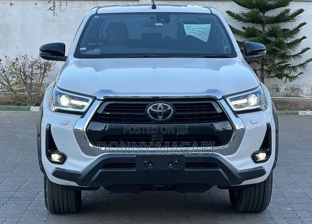 Toyota Hilux 2022 Black