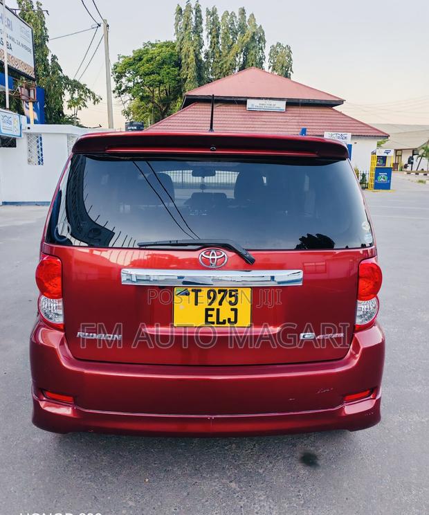 Toyota Corolla Rumion 2009 Red