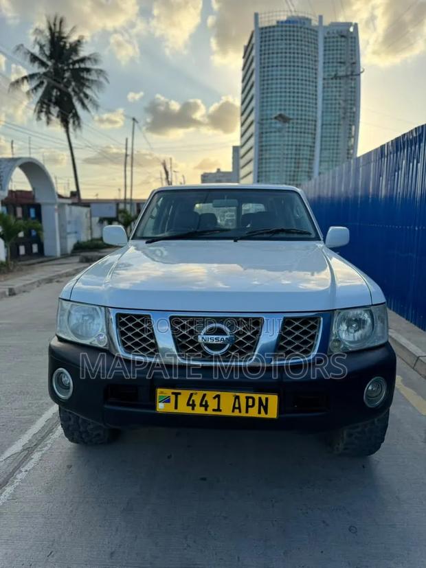 Nissan Patrol 2002 White