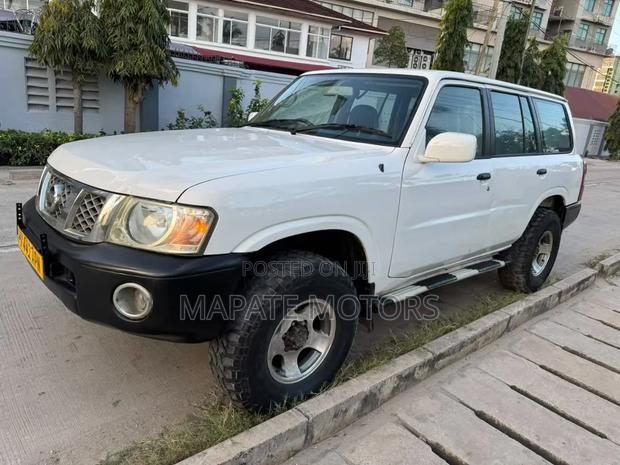 Nissan Patrol 2002 White