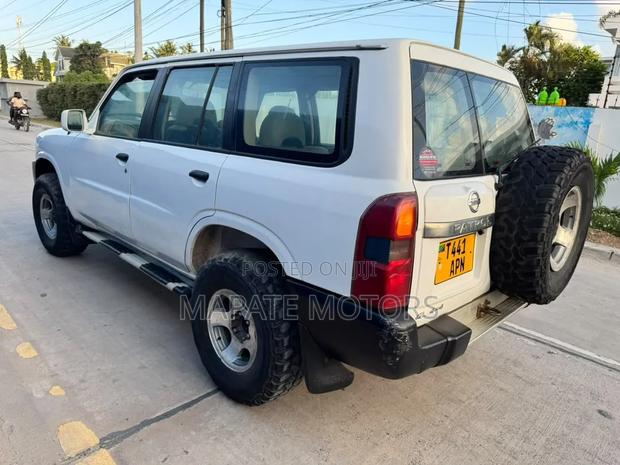 Nissan Patrol 2002 White