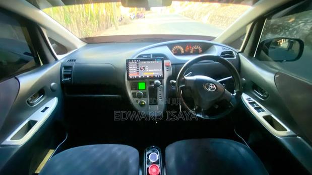 Toyota Ractis 2008 Silver