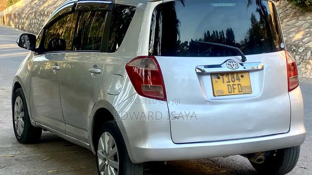 Toyota Ractis 2008 Silver