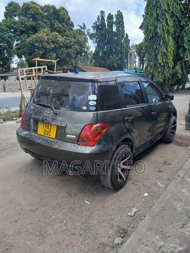 Toyota IST 2004 Gray