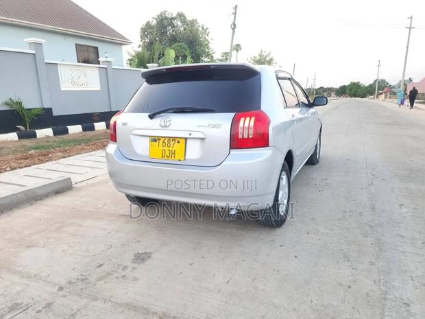 Toyota Corolla RunX 2005 Silver