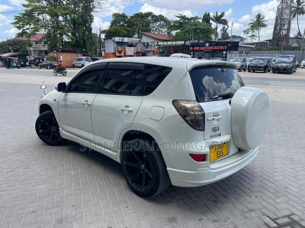 Toyota RAV4 2008 White