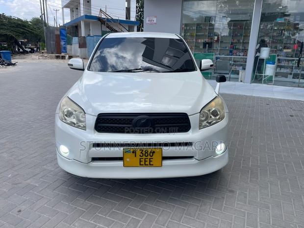 Toyota RAV4 2008 White