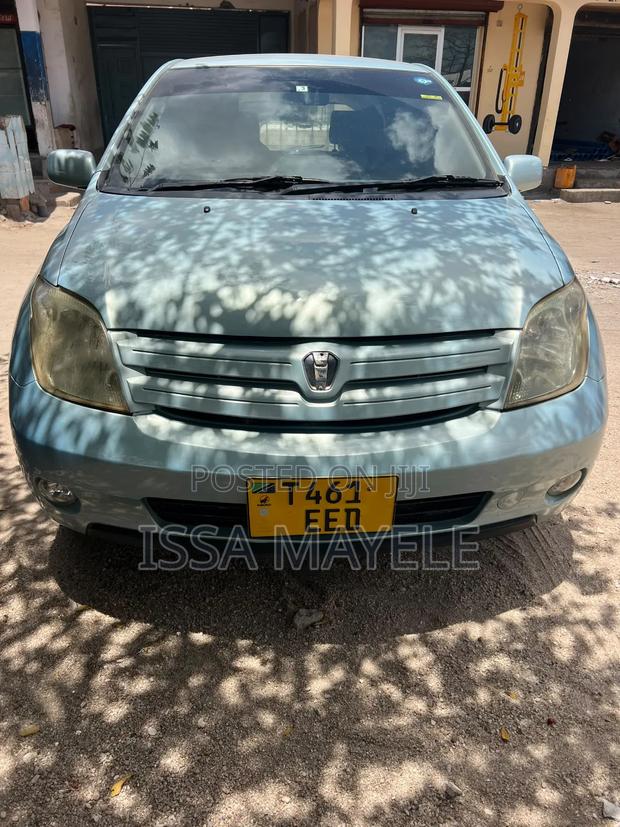Toyota IST 2005 Blue