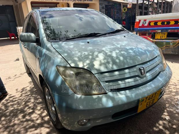 Toyota IST 2005 Blue