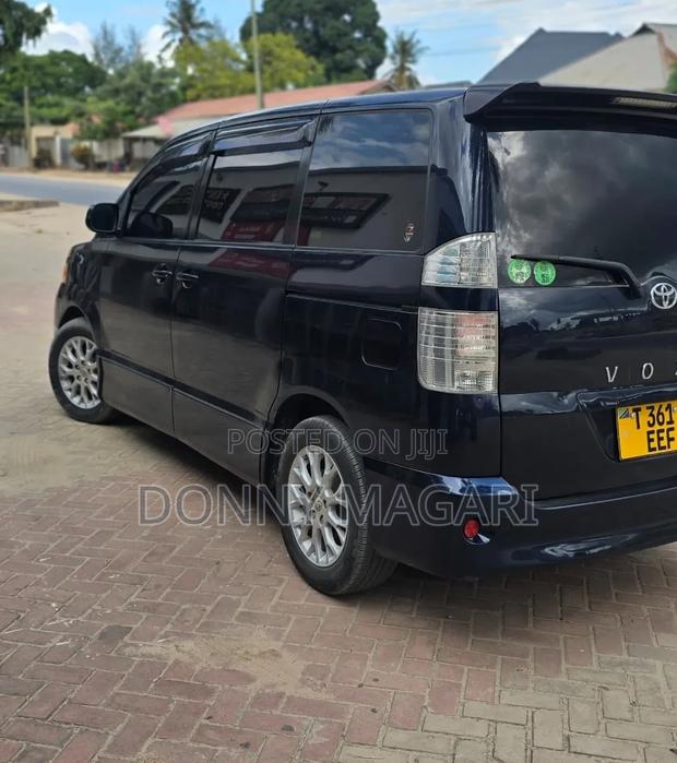Toyota Noah 2008 Blue