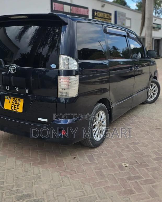 Toyota Noah 2008 Blue