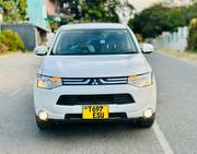 Mitsubishi Outlander 2012 White for sale