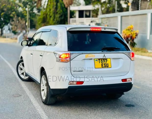Mitsubishi Outlander 2012 White