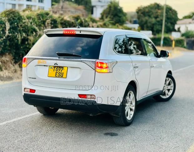 Mitsubishi Outlander 2012 White