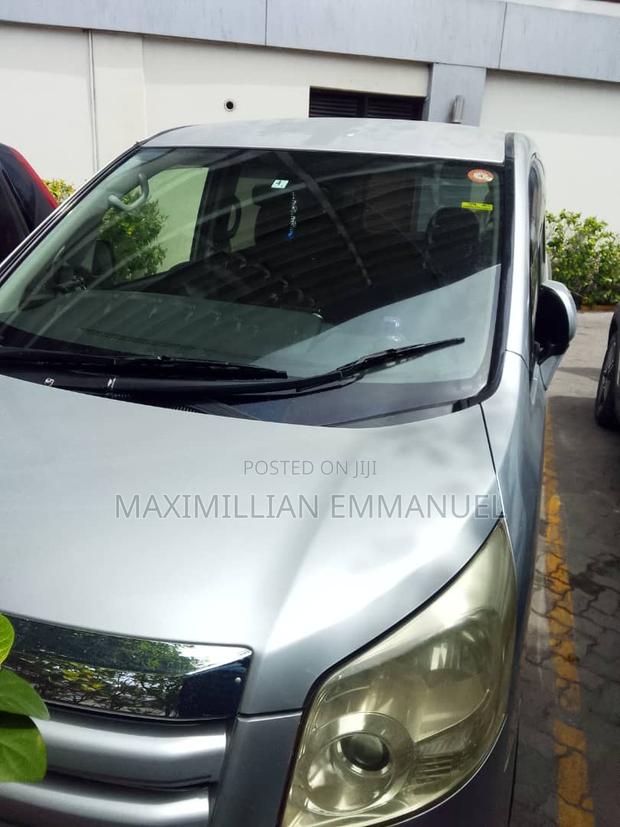 Toyota Noah 2009 Silver
