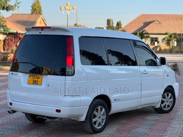 Toyota Noah 2001 White