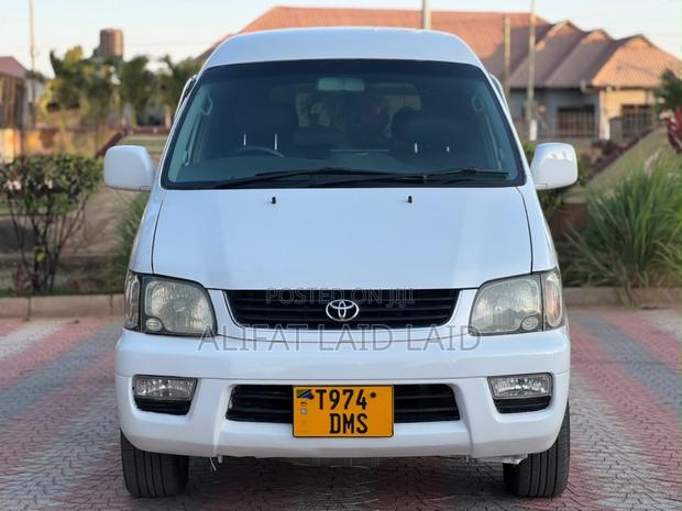 Toyota Noah 2001 White