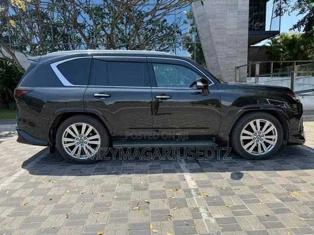 Lexus LX 600 2025 Matt Black