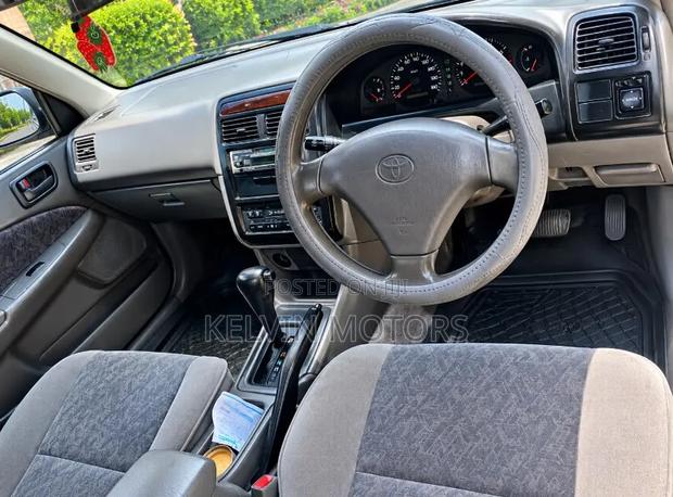 Toyota Carina 2000 White