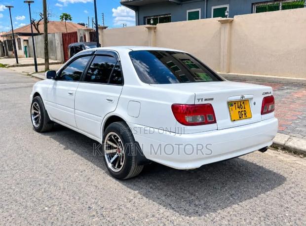 Toyota Carina 2000 White