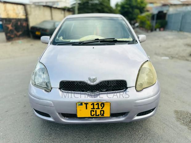 Toyota Vitz 2003 Silver