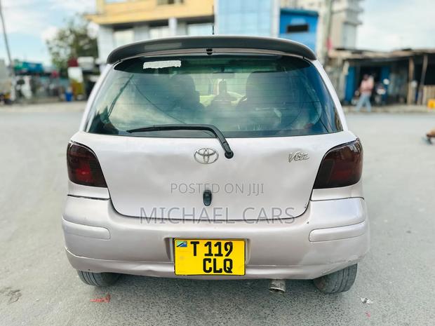 Toyota Vitz 2003 Silver