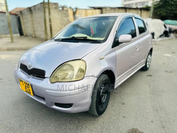 Toyota Vitz 2003 Silver