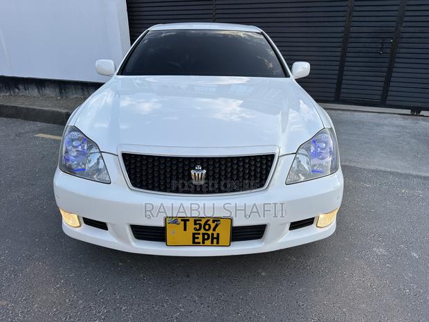 Toyota Crown 2006 White