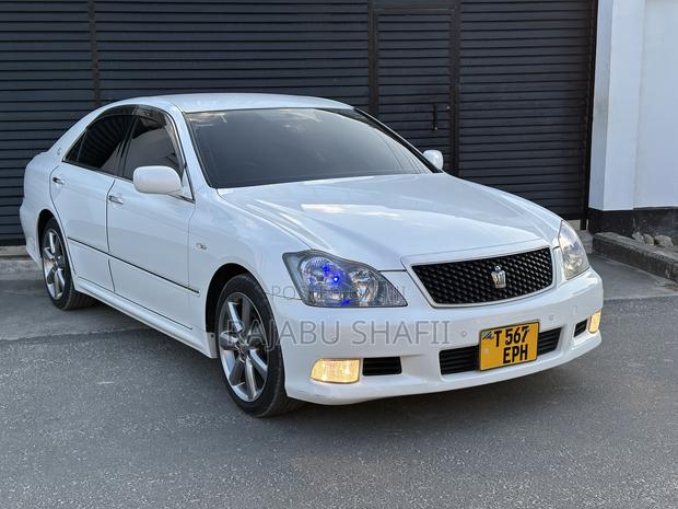 Toyota Crown 2006 White